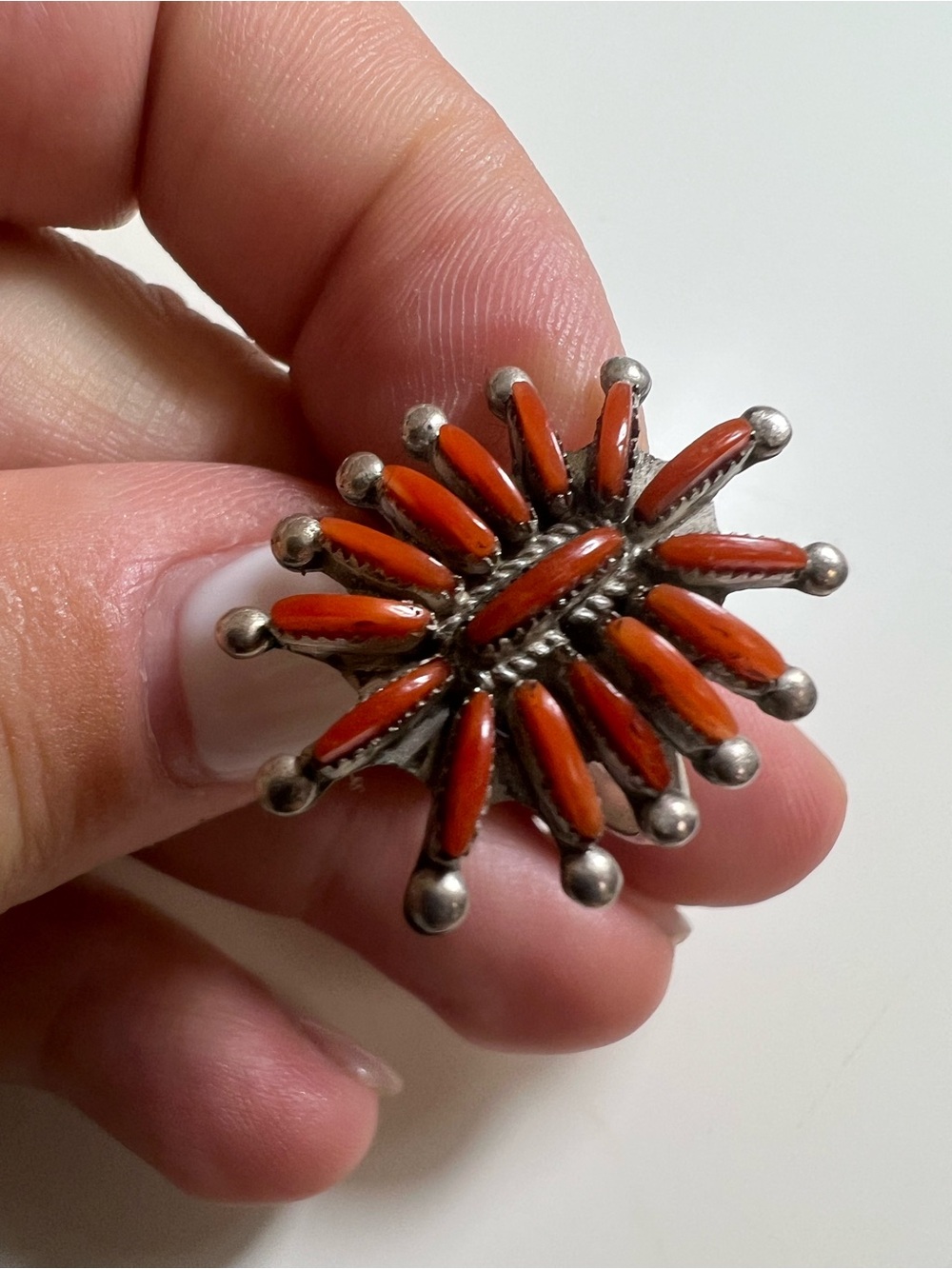 VTG Native American Zuni sterling silver ring featuring coral needlepoint - Picture 2 of 16